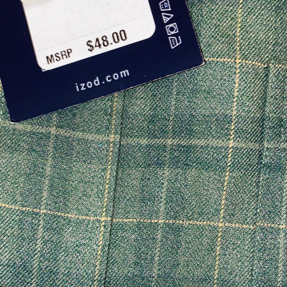 Izod Men's Green Checkered Shirt - Picture 2 of 3